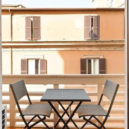 Lejlighed Elegnant Flat With Balcony 11min From Colosseum