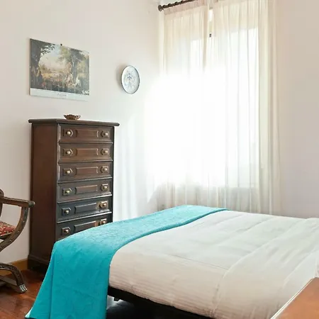 Elegnant Flat With Balcony 11min From Colosseum Rom